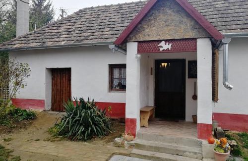 Tekenye House | Traditionelles Bauernhaus Flieder