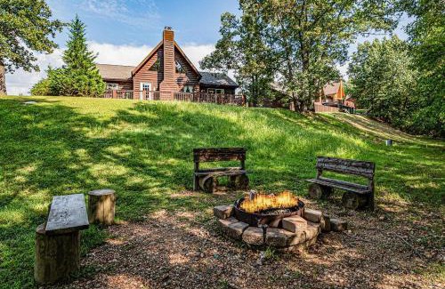 Branson Cedars House | Trail's End Cabin