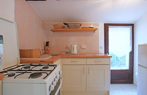 Eymet Cottage | Tranquil 1 Bed Gite Walking Distance to Eymet
