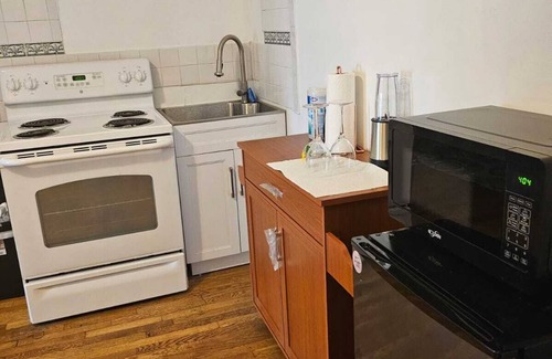 Ampere Apartment | Tranquil 1-bedroom apartment with AC in East Orange