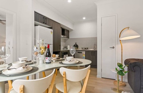 Browns Plains House | Tranquil 2BR Retreat with Local Charm & Comfort