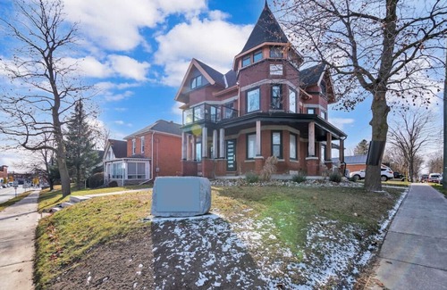 Shelburne Apartment | Tranquil 2BR Triplex in the Heart of Shelburne