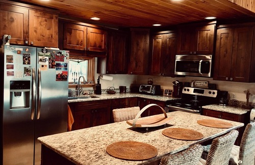 Hunter Cabin | Tranquil 3 Bdrm Log Cabin on Lake 10 min from Windham & Hunter Mts- dog friendly