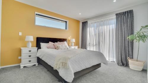 Christchurch House | Tranquil 4 Bed Family Retreat 5Min To Airport