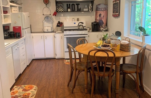 South Haven Cottage | Tranquil and Spacious Cottage close to South Haven Beaches and Downtown