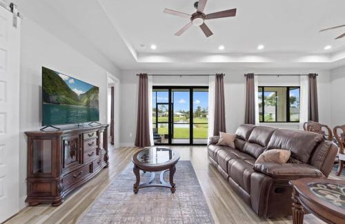Rotonda Heights House | Tranquil Brand New Central Location Lake Front