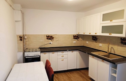 Cisnadie House | Tranquil building with WiF and parking, in Cisnădie, near Dracula's Castle.