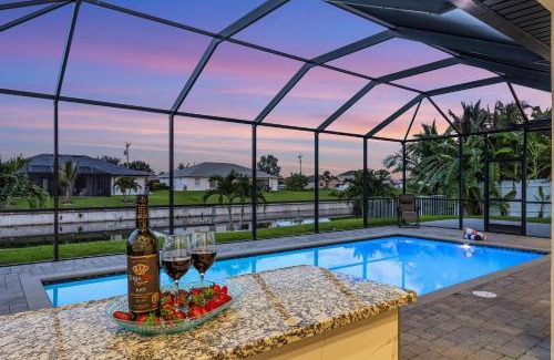 Trafalgar House | Tranquil Canal Views, Saltwater Pool - Modern Retreat on the 21st - Roelens