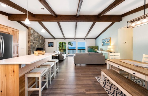 Jacksonport House | Tranquil Cliff Cottage - Northern Door County