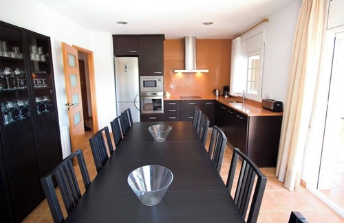Sils Villa | Tranquil Costa Brava Retreat with private suite!