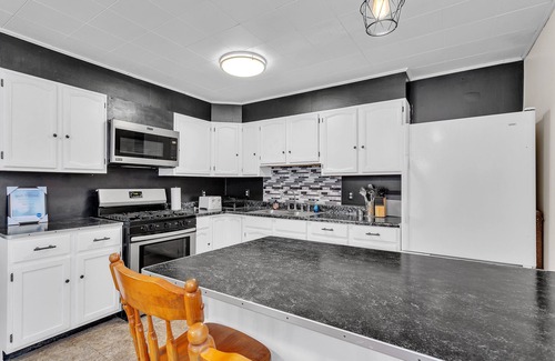 Sharpsburg House | Tranquil Cozy Getaway In Chesterhill 5 Bedroom Home