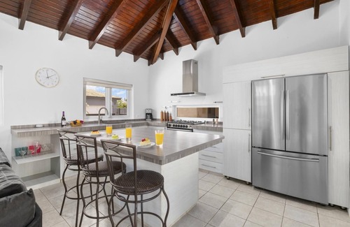 Moko House | Tranquil & Cozy Hideaway Pool BBQ Close to Beaches