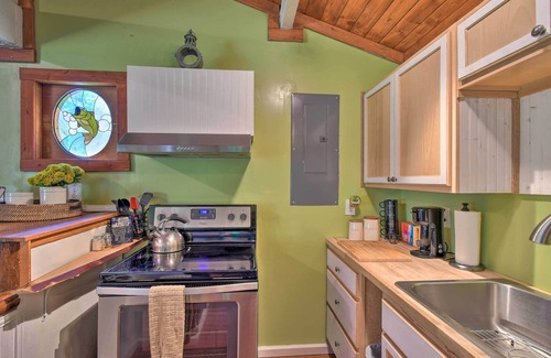 McKenna Cabin | Tranquil + Cozy Yelm Cabin Along Nisqually River!