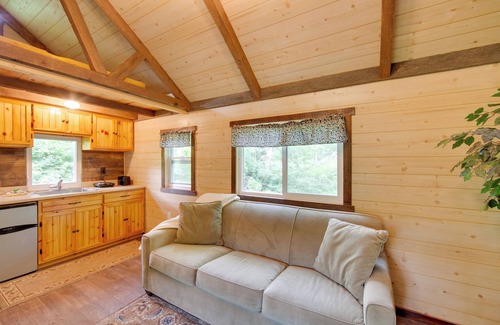 Narvon Apartment | Tranquil Creekside Cabin in Dutch Country!