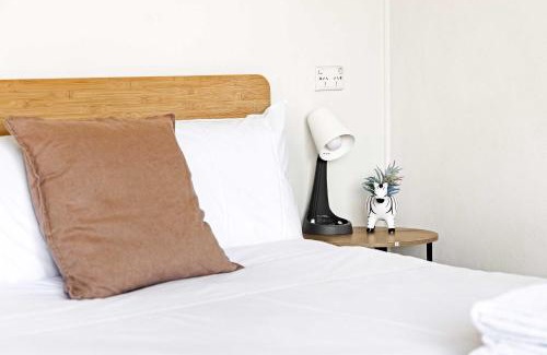 Canley Vale House | Tranquil Double Room - Walk to Train & Cabramatta Eats - Shared Bathroom
