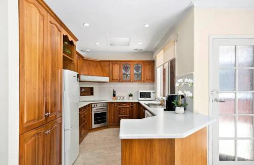 Mount Eliza House | Tranquil Fun Entertainer - Mt Eliza - Scenic Views