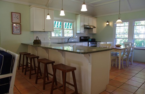 Somerset Village Cottage | Tranquil Garden Setting, Private Waterfront - Sleeps 6, Twizy charger.