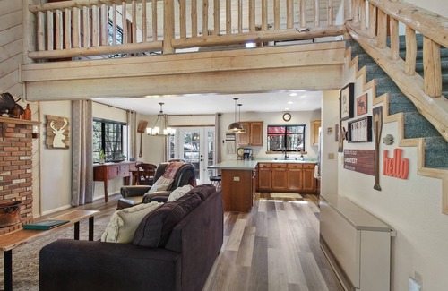 Pinetop Cabin | Tranquil Getaway in Pinetop w/Fire Pit, Deck & Grill, Pet-Friendly & Near Golf!