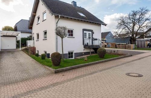 Roes Apartment | Tranquil Getaway in Scenic Roes