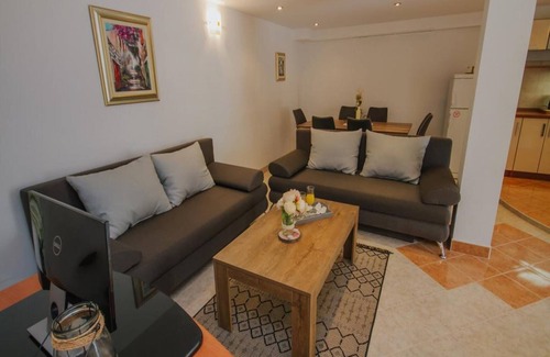 Seget Villa | Tranquil Getaway Villa Prapatnica with Pool and Garden - Three Bedroom Villa with Pool