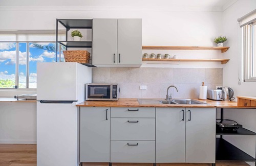 Rosemount Apartment | Tranquil Hillside Guest House Getaway
