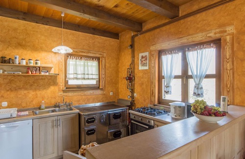 Brod Moravice House | Tranquil Holiday Home in Kvarner with Jacuzzi