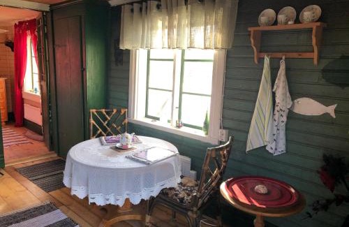 Avesta House | Tranquil Lakeside Cottage Retreat
