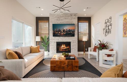 Washington Ave./ Memorial Park House | Tranquil Luxury in Central Houston w Rooftop & Balcony