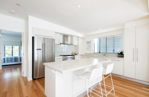 Tewantin House | Tranquil & Modern Riverside Getaway