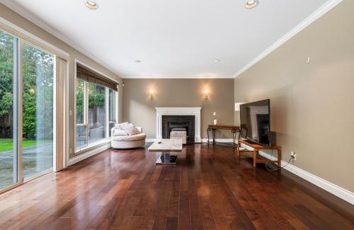 Steveston House | Tranquil Oasis:Your Private Bedroom in Richmond
