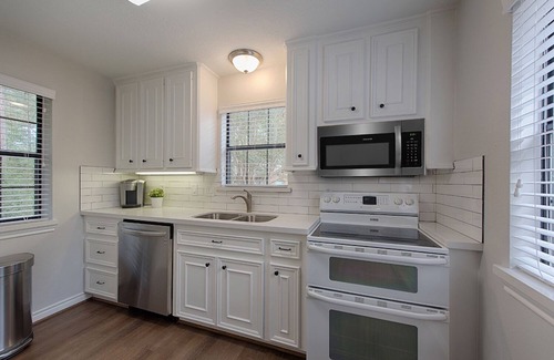 Panther Creek Apartment | Tranquil Retreat: Private Apt in Heart of Woodlands - 4 Min to Top Attractions!