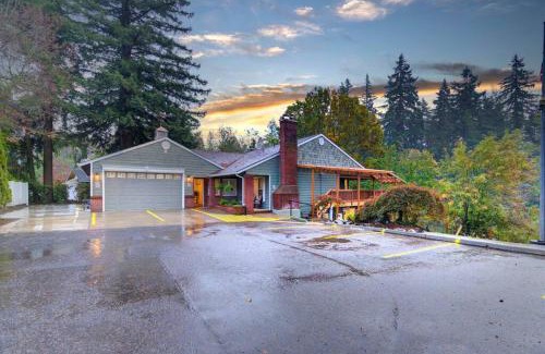 Washougal House | Tranquil Riverfront Retreat
