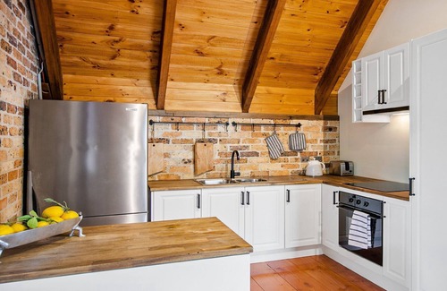 Berrilee House | Tranquil, romantic, secluded retreat with amazing views that stretch on forever!