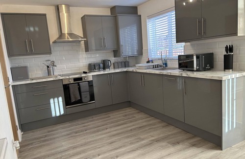 Ridgeway House | Tranquil Sheffield Retreat - 3 Bedroom House
