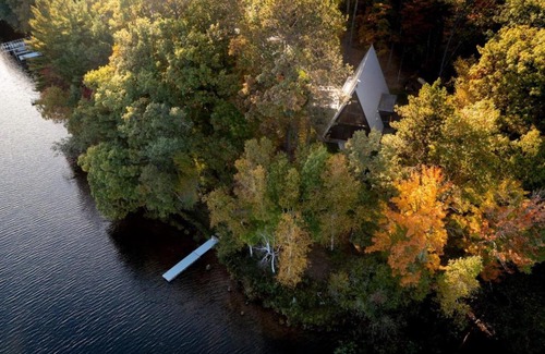 Oakwood House | Tranquil Waterside Barn Escape Cabin 8