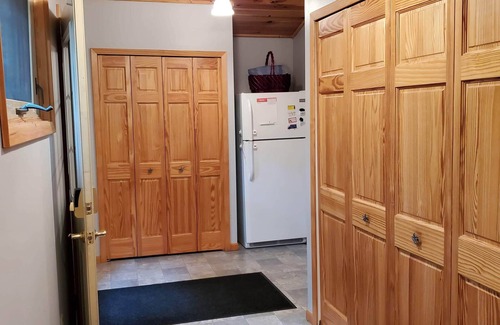 Markville Cabin | Tranquil year round retreat on small quiet lake that has WiFi, a HotTub & Sauna