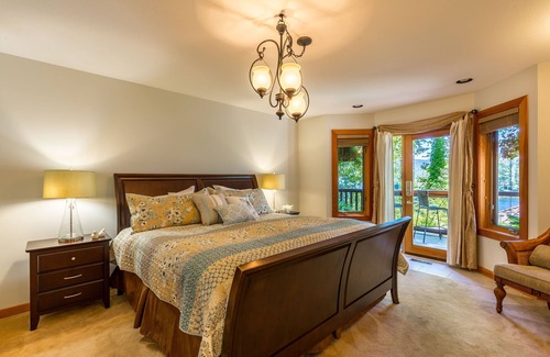 Tuwanek House | Tranquility Bay Waterfront Inn