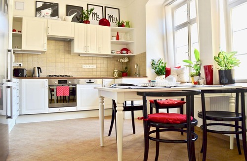 Stare Mesto Apartment | Tranquility, Elegance, Old Town, Balcony, ch-bridge 2 min