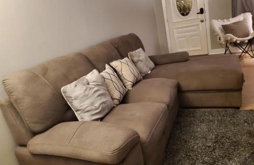 Collingdale House | Tranquility Room by the Airport -Shared space