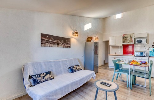 Pezenas Apartment | "Transversal 3" 1-bedroom apartment-Wifi-AC-Parking optional.