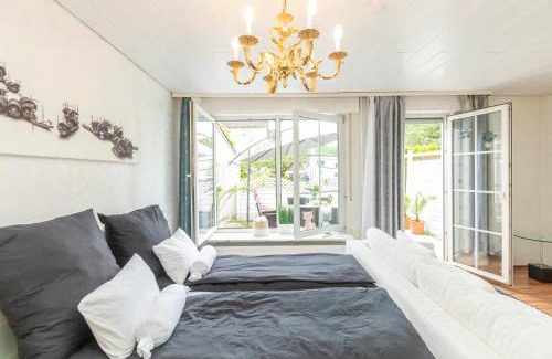 Dreieich House | Traumhaftes Ferienhaus mit zwei Einheiten für bis zu 10 Personen