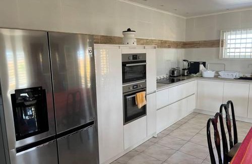 Soto Villa | Traumhaus am Hang mit privatem Pool