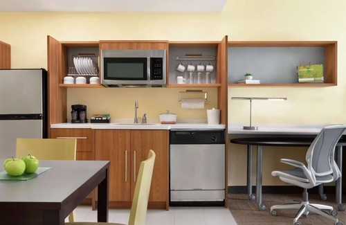 Pooler Hotel | Travel in Comfort! Outdoor Pool, Free Breakfast, Close to Savannah Airport