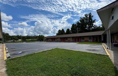 Danville Hotel | Travel Inn By OYO Danville US-29