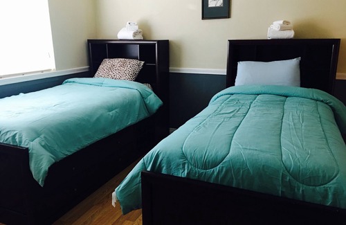 Gateway District Hotel | Traveler's Bed & Breakfast Hostel