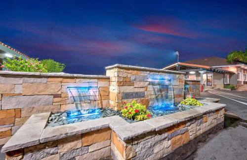 Williams Hotel | Traveler's Inn Williams, CA Modern Renovated Hotel