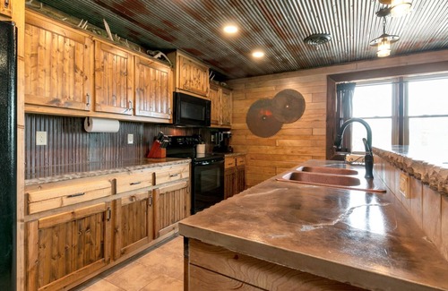 Grandview Plaza Apartment | Traveler Suite 2 Bed 2 Bath Apt.