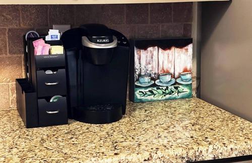 Southwood Valley Apartment | Travelers Delight, Access to the Brazos Valley! At the Junction of Hwy6 and Texas Ave. (C)