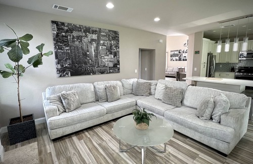 West Sacramento House | Travelers Dream! Large Home, Huge Yard, Style & Comfort