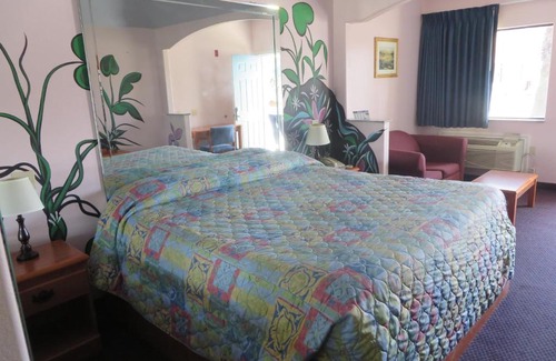 Liberty Hotel | Travelers Inn and Suites Liberty